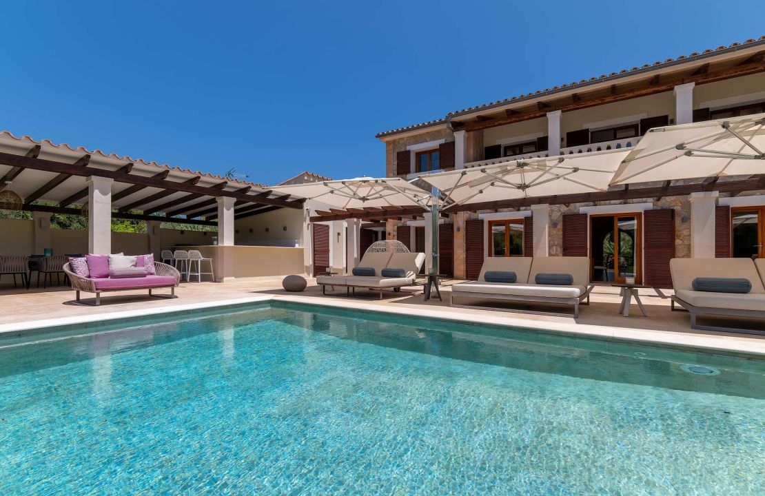 Stunning Finca Alcudia Mallorca with pool and landscaped gardens